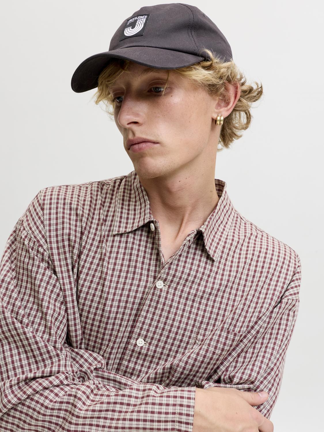 model_shot-creative